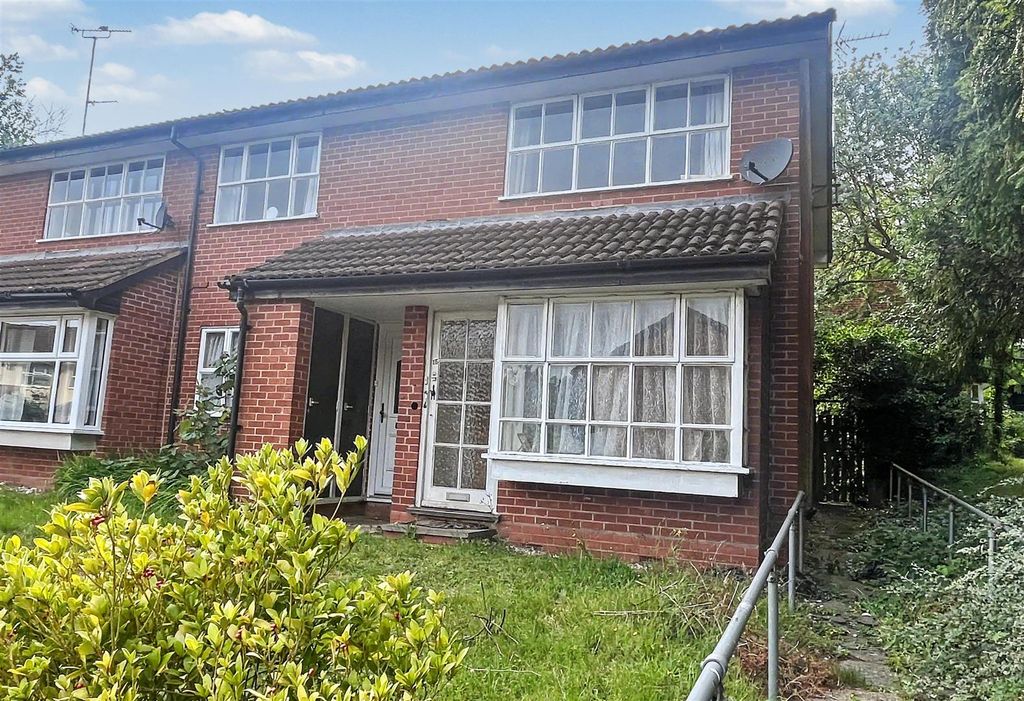 Property photo 1 of 8 Approach