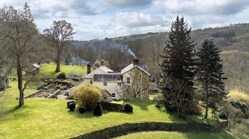 Property photo 3 of 33 Image