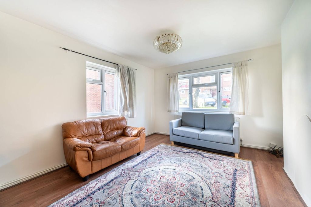 Property photo 2 of 6