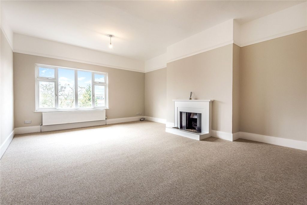 Property photo 1 of 11 Reception