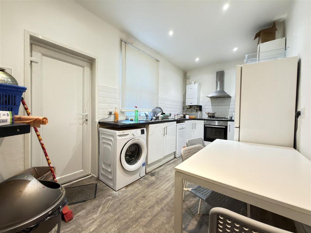 Property photo 3 of 7 Kitchen And Diner