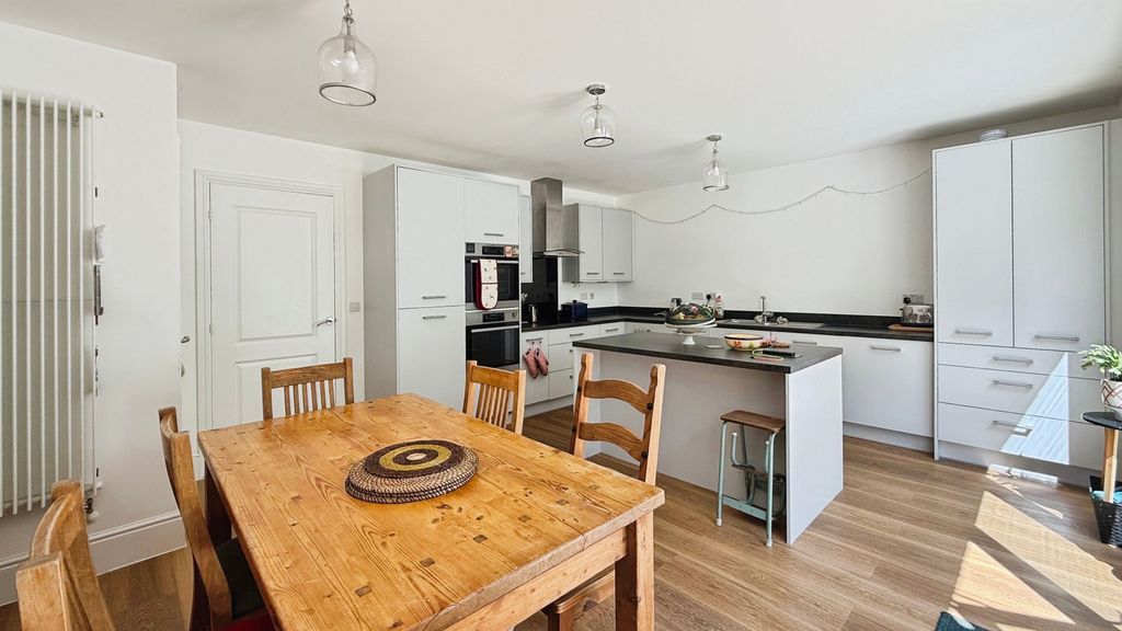 Property photo 3 of 18 Kitchen/Dining Room