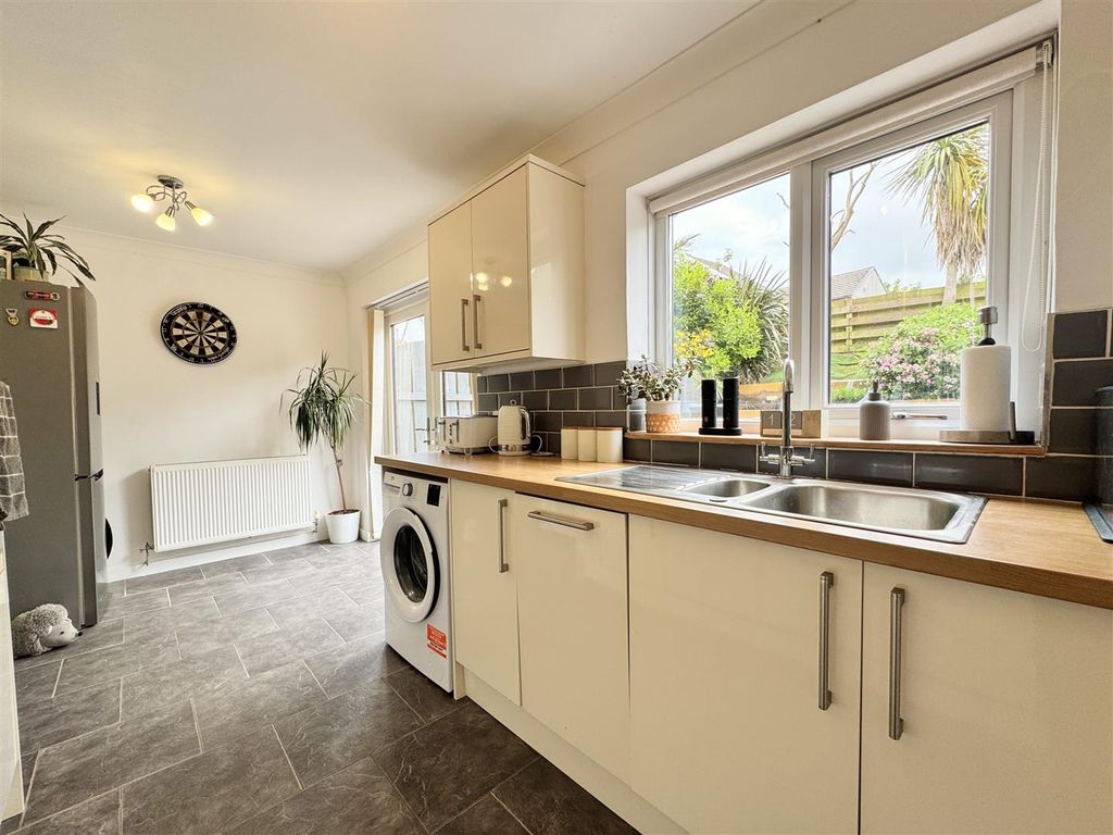 Property photo 3 of 20 Kitchen Diner