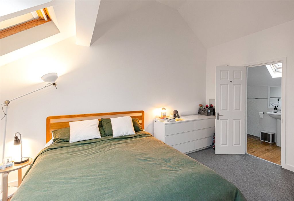 Property photo 2 of 9 Picture No. 14