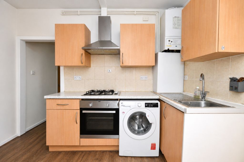 Property photo 2 of 10 Kitchen