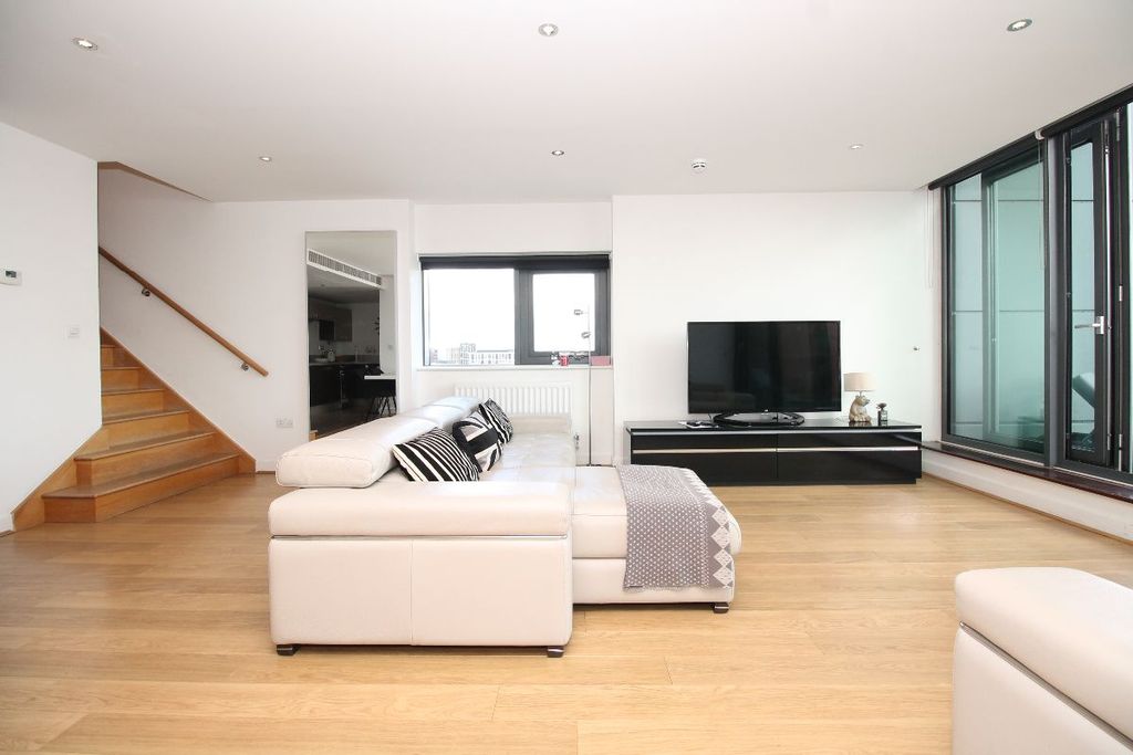 Property photo 1 of 32