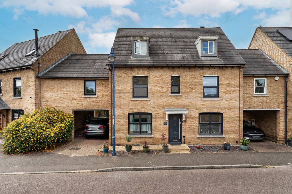Property photo 1 of 22 5 New Hall Lane, Cambourne (21)