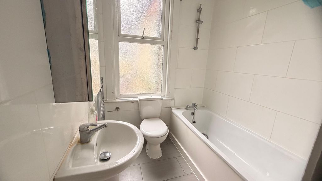 Property photo 3 of 6 Gallery