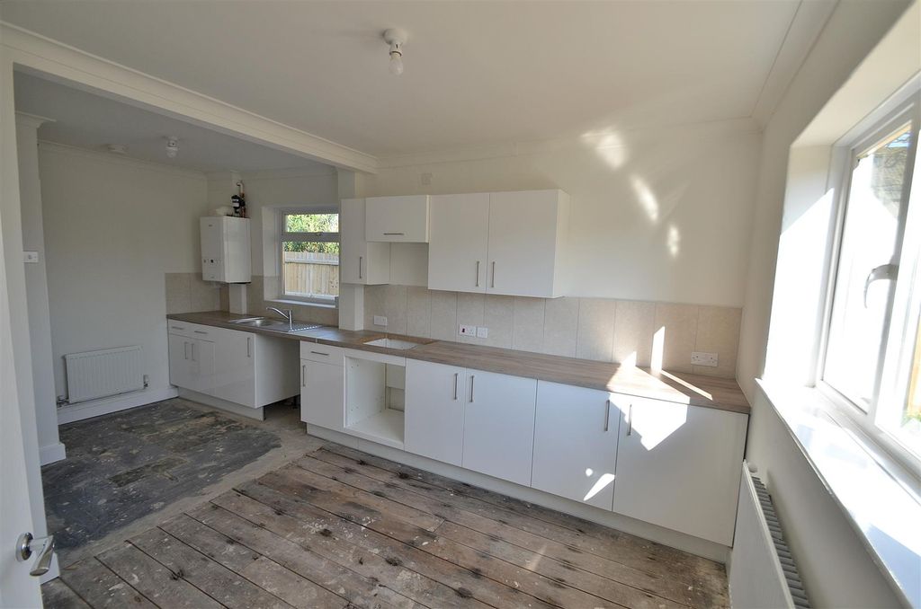 Property photo 3 of 12 Kitchen Diner