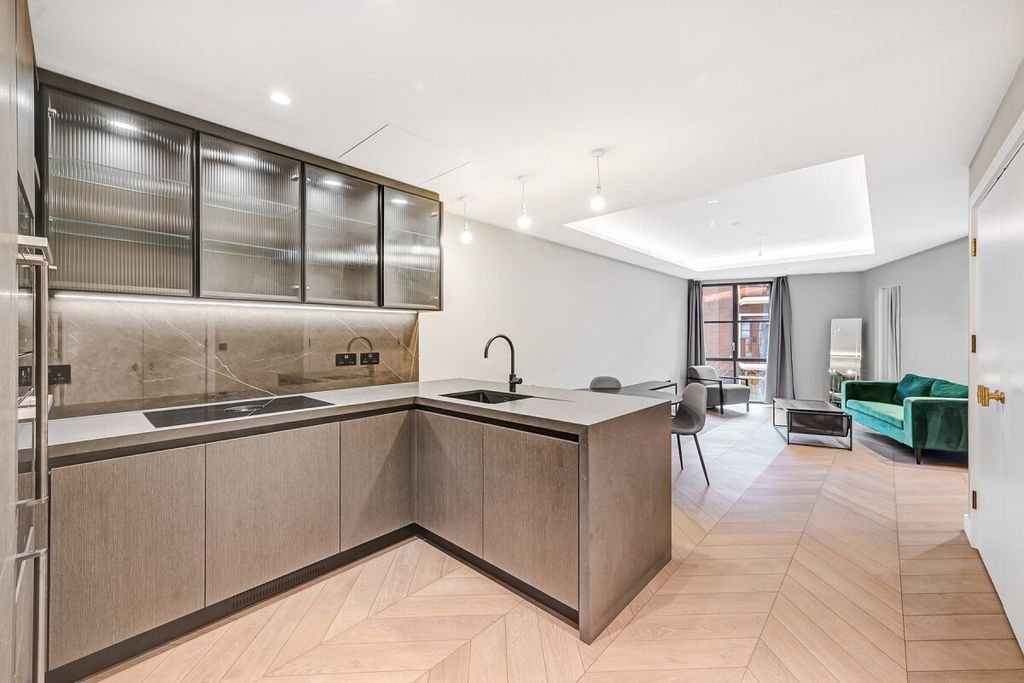 Property photo 1 of 12 Jll Head Office F...