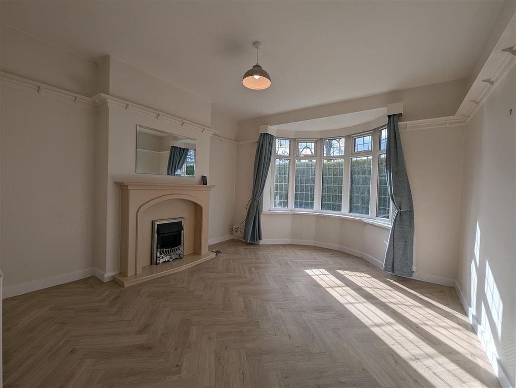Property photo 3 of 13 Dining Room