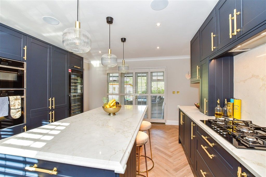 Property photo 2 of 20 Kitchen