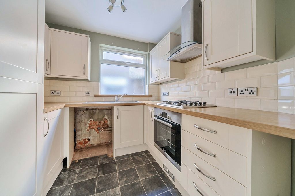 Property photo 3 of 14 Kitchen