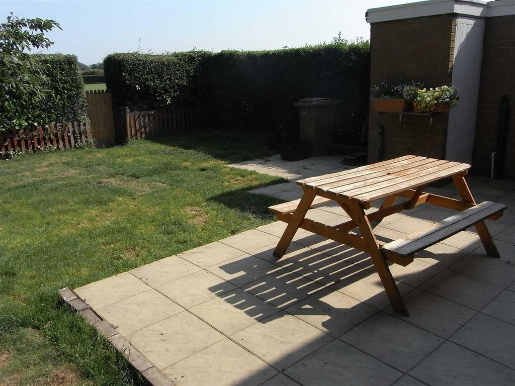 Property photo 3 of 9 Gardens