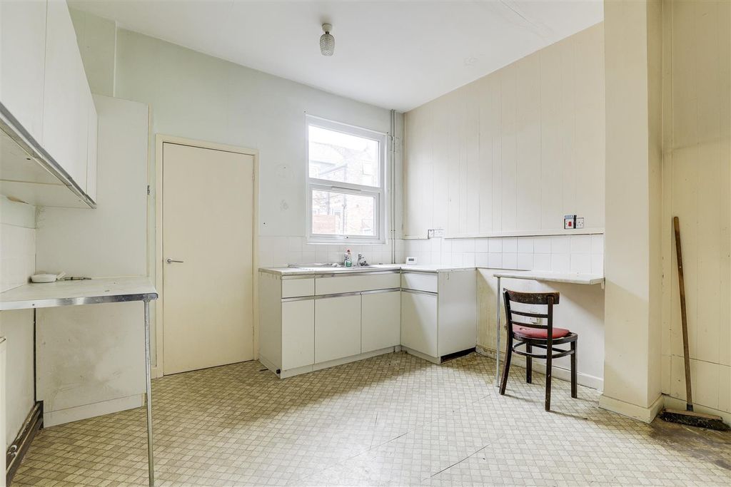 Property photo 3 of 12 12318.Jpg