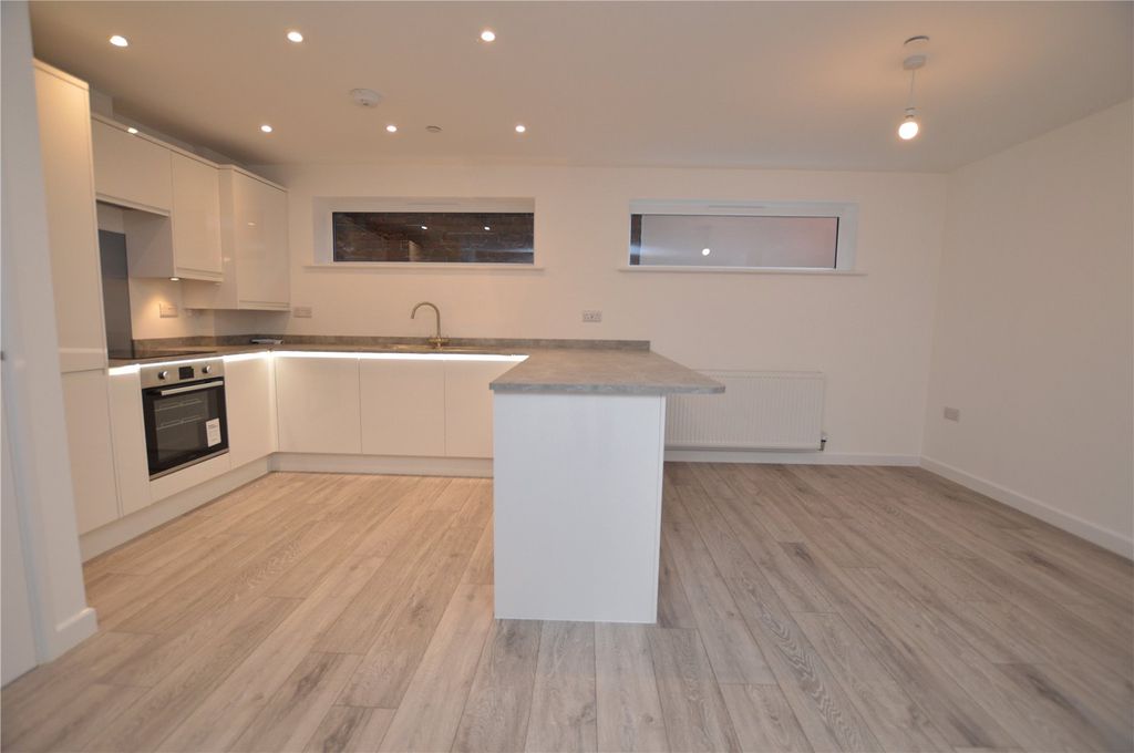 Property photo 2 of 17 Picture No. 11