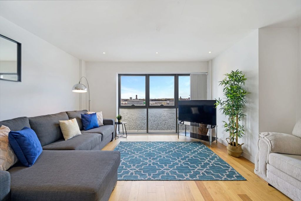 Property photo 1 of 16 Living Room