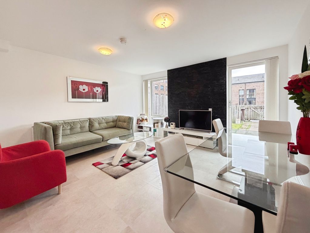 Property photo 2 of 13 Lounge