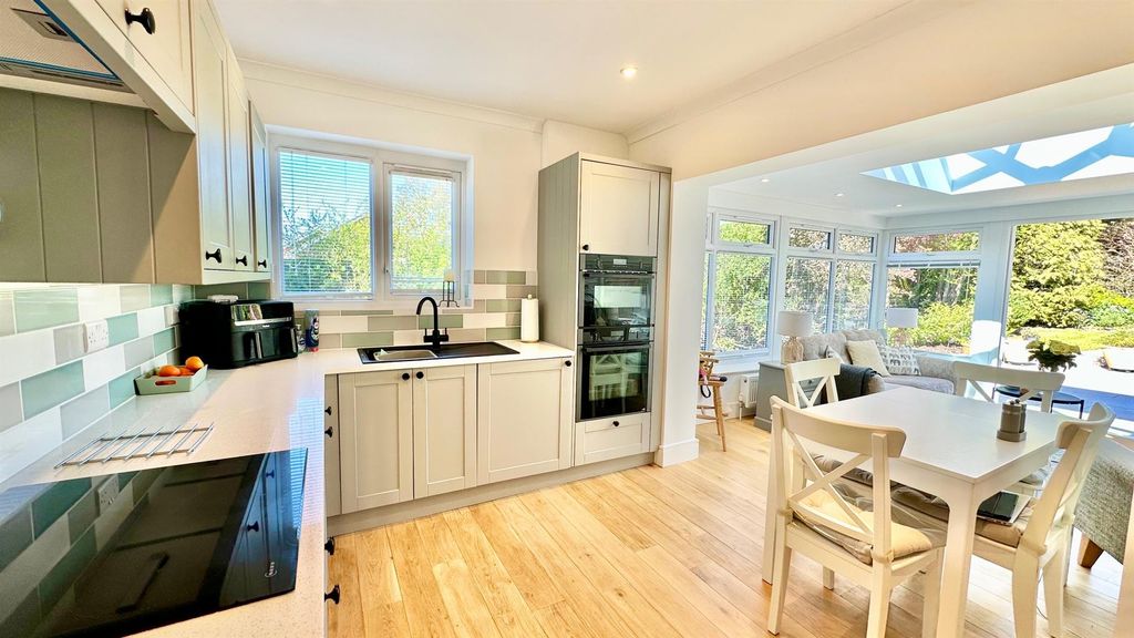 Property photo 2 of 33