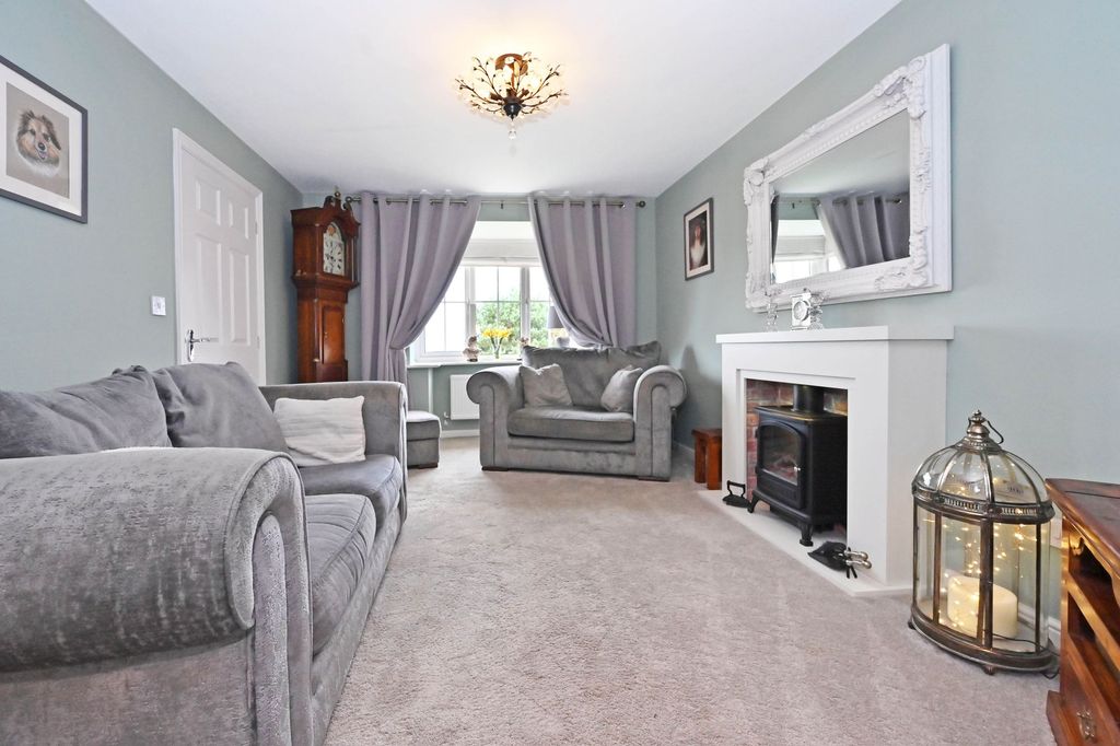 Property photo 3 of 27