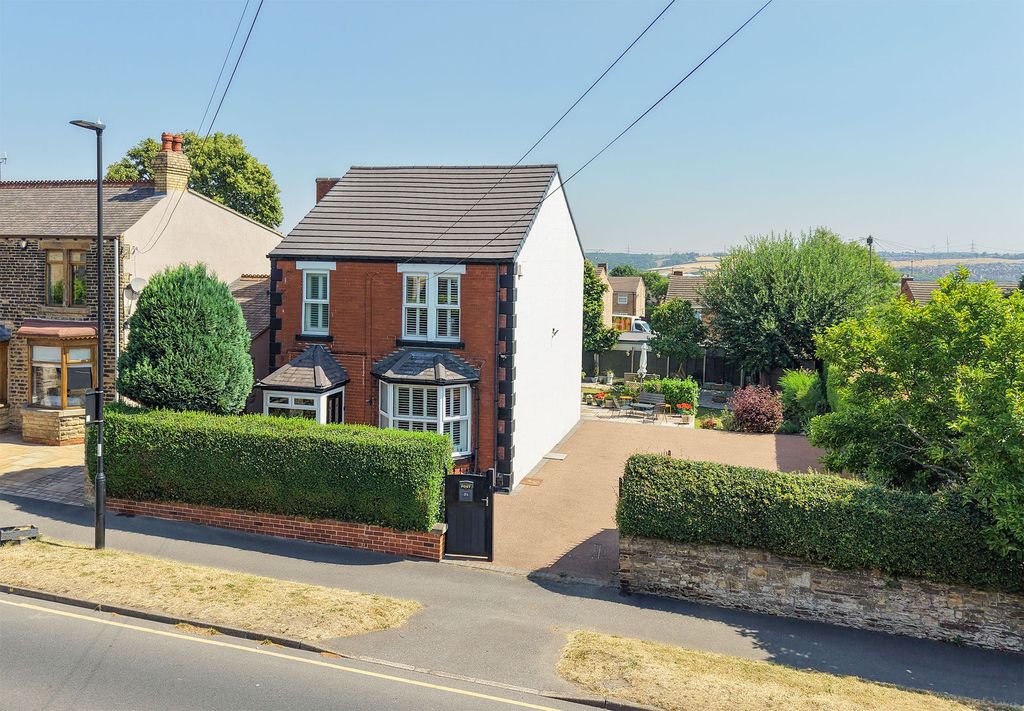 Property photo 1 of 32