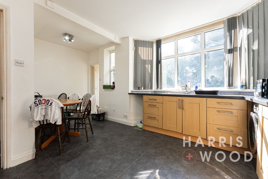 Property photo 3 of 15 3911576