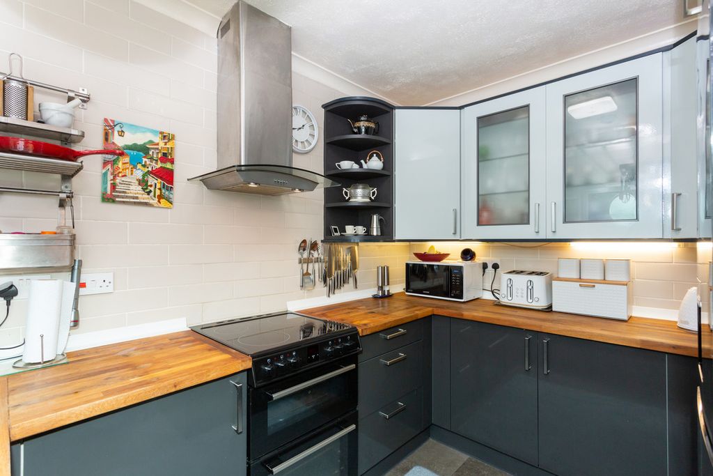 Property photo 3 of 17