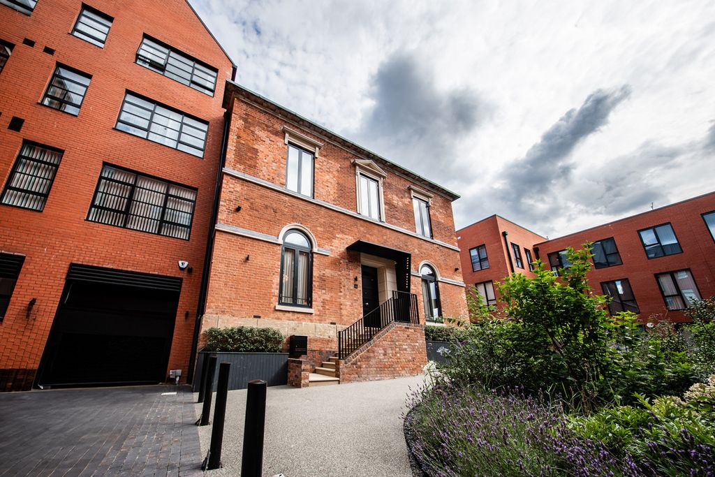 Property photo 3 of 28