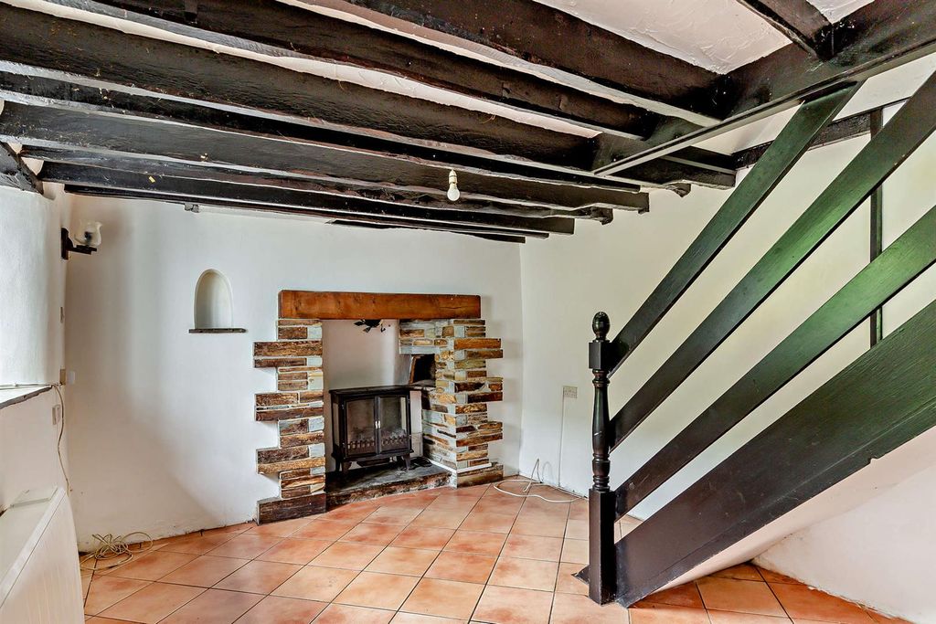 Property photo 3 of 9 8654476-Interior14-800.Jpg
