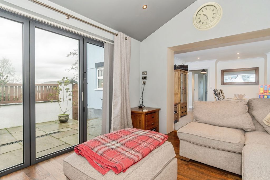 Property photo 3 of 19 Pbox-Img.Jpg