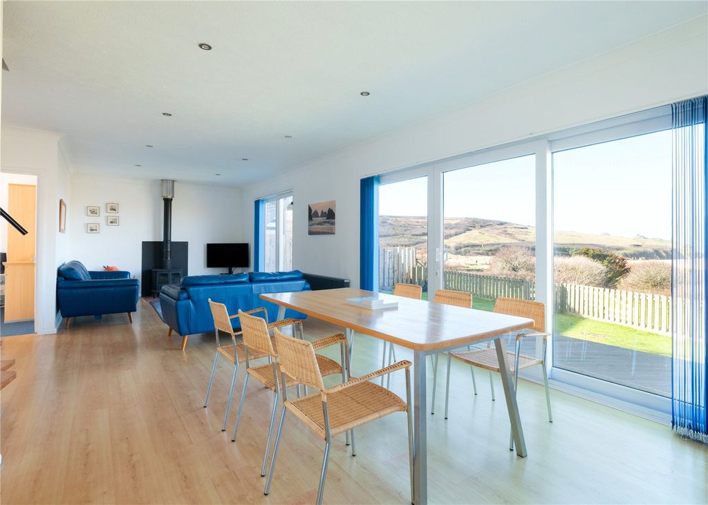 Property photo 3 of 16 Open-Plan Living