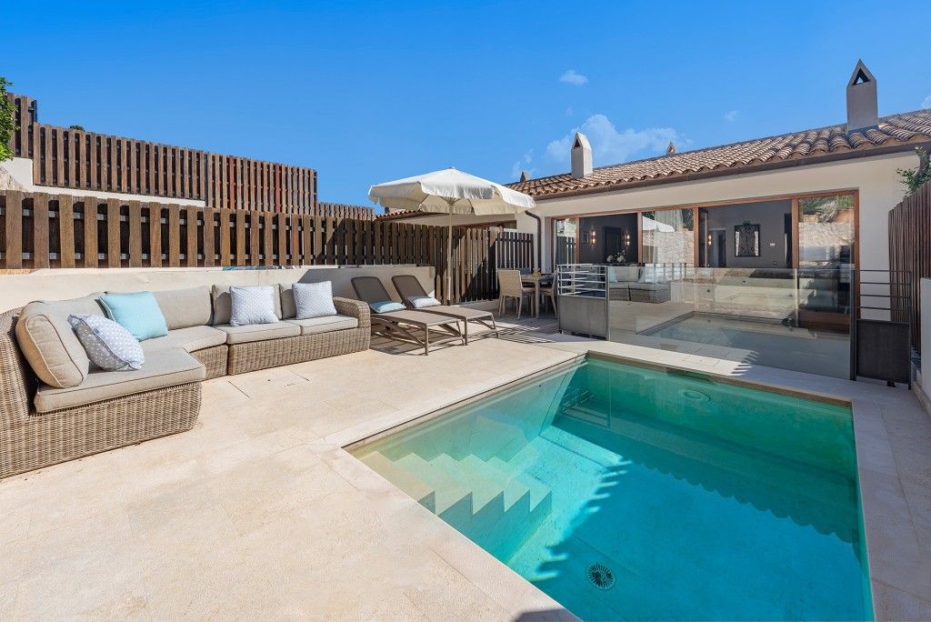 Property photo 1 of 20 Exterior And Pool (1)