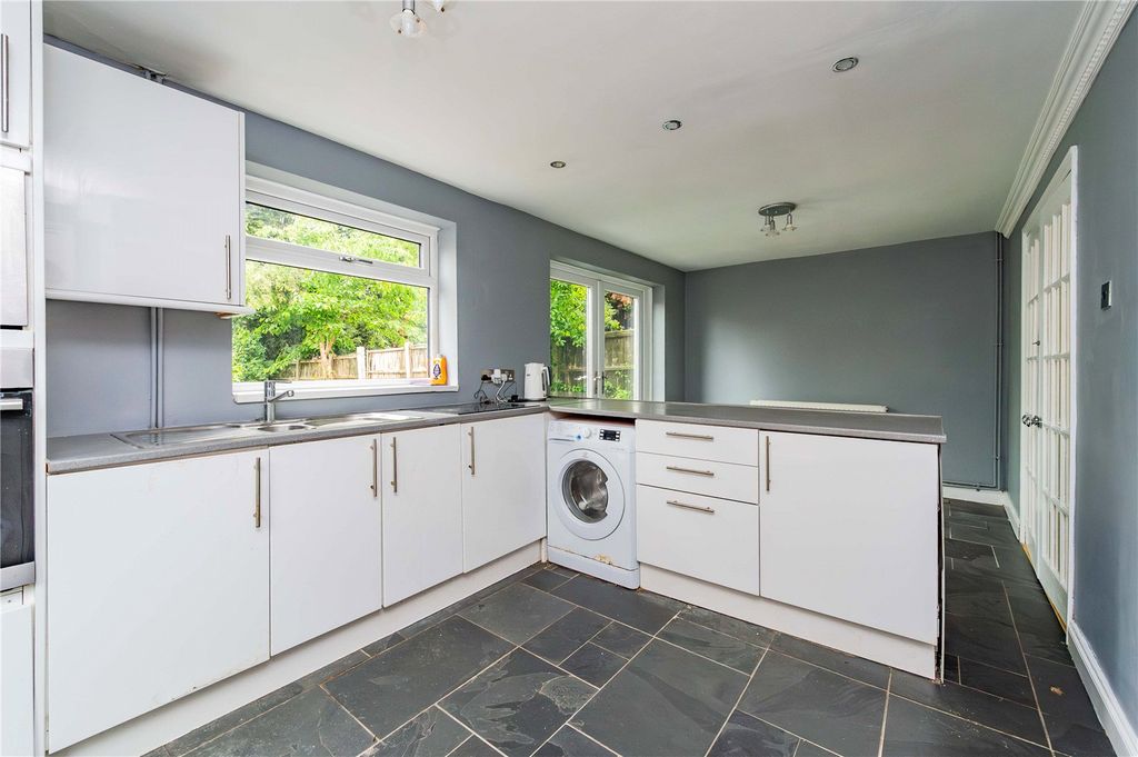 Property photo 2 of 33 Picture No. 23