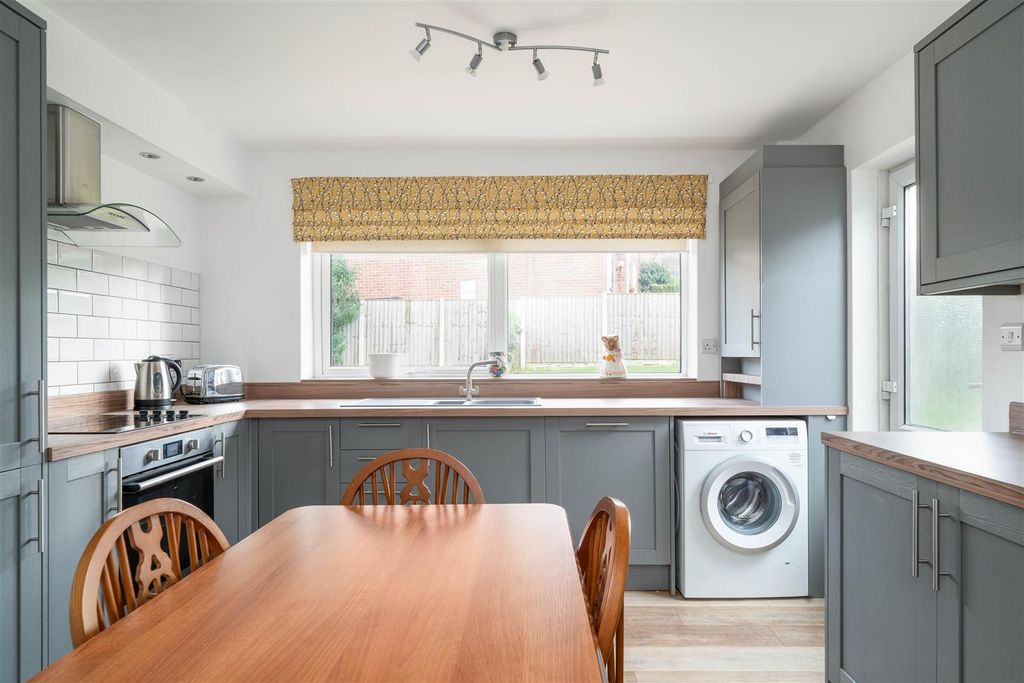 Property photo 3 of 25 Kitchen.Jpg