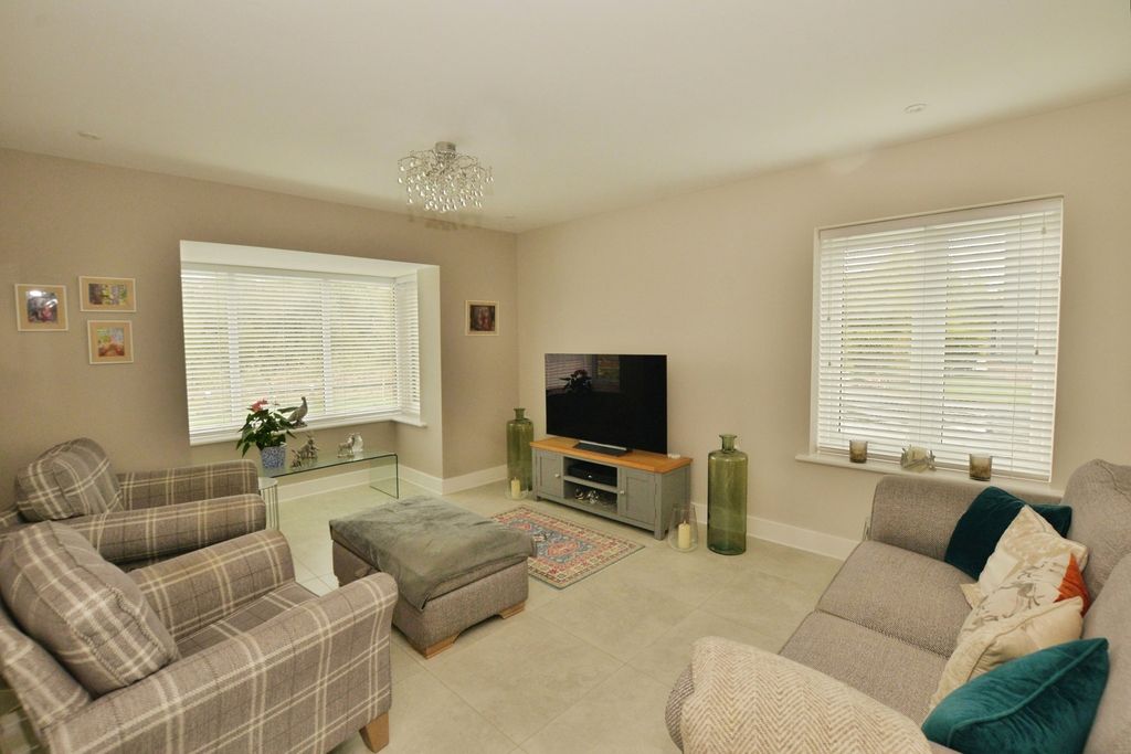 Property photo 2 of 21 Pbox-Img.Jpg