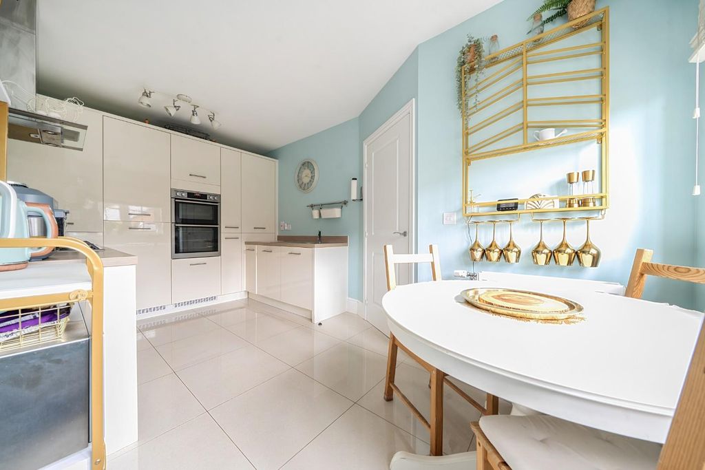 Property photo 2 of 19 1478952-17-6A32Dce6B1Bb7.Jpg