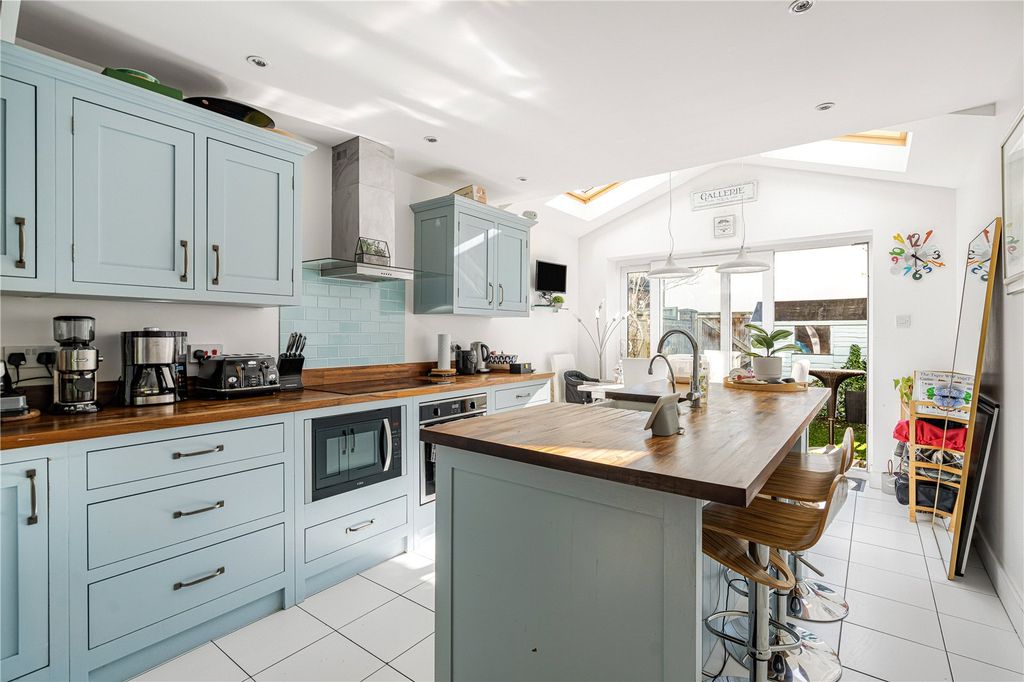 Property photo 2 of 15 Picture No. 12