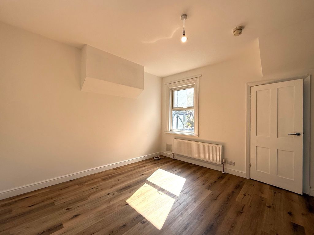 Property photo 3 of 9 Dining Room