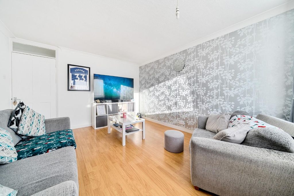 Property photo 2 of 14 1381442-9-691Aedee17A3d.Jpg