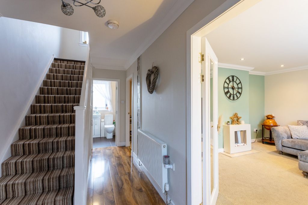 Property photo 2 of 30