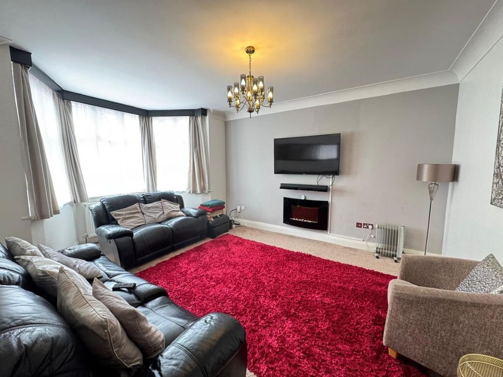 Property photo 3 of 17 2.Jpg