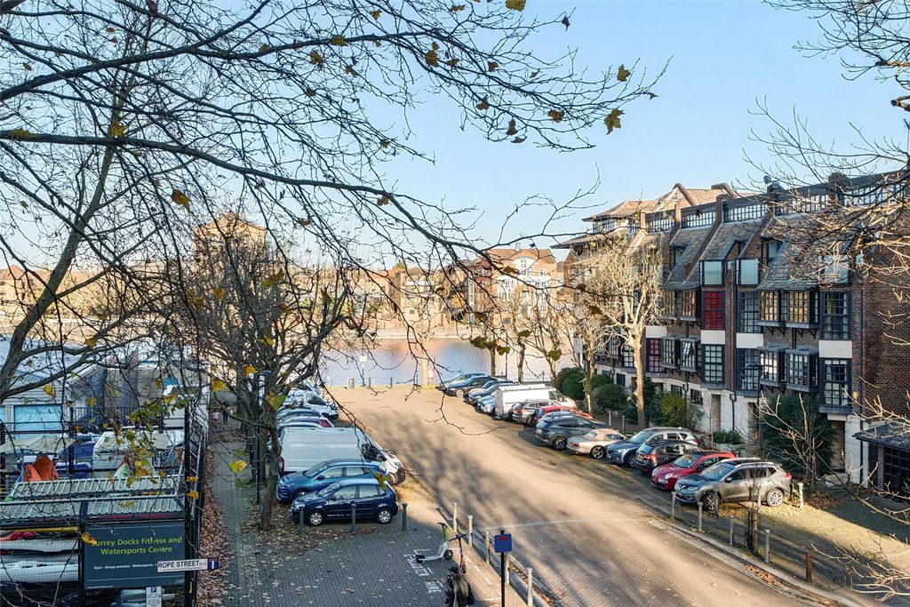 Property photo 2 of 28 Picture No. 11