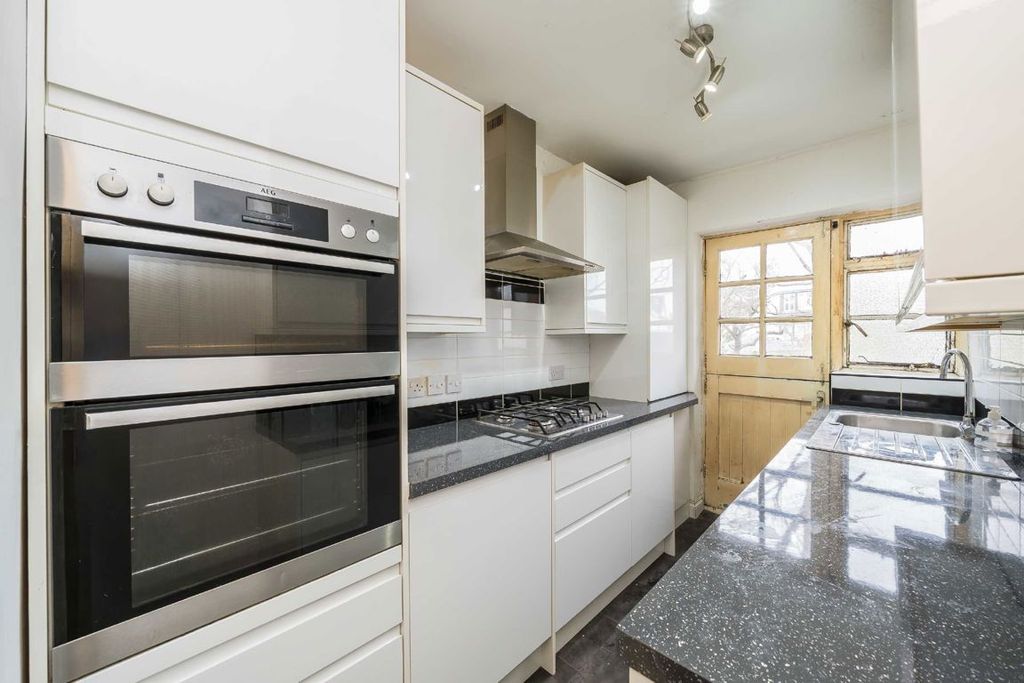 Property photo 2 of 5