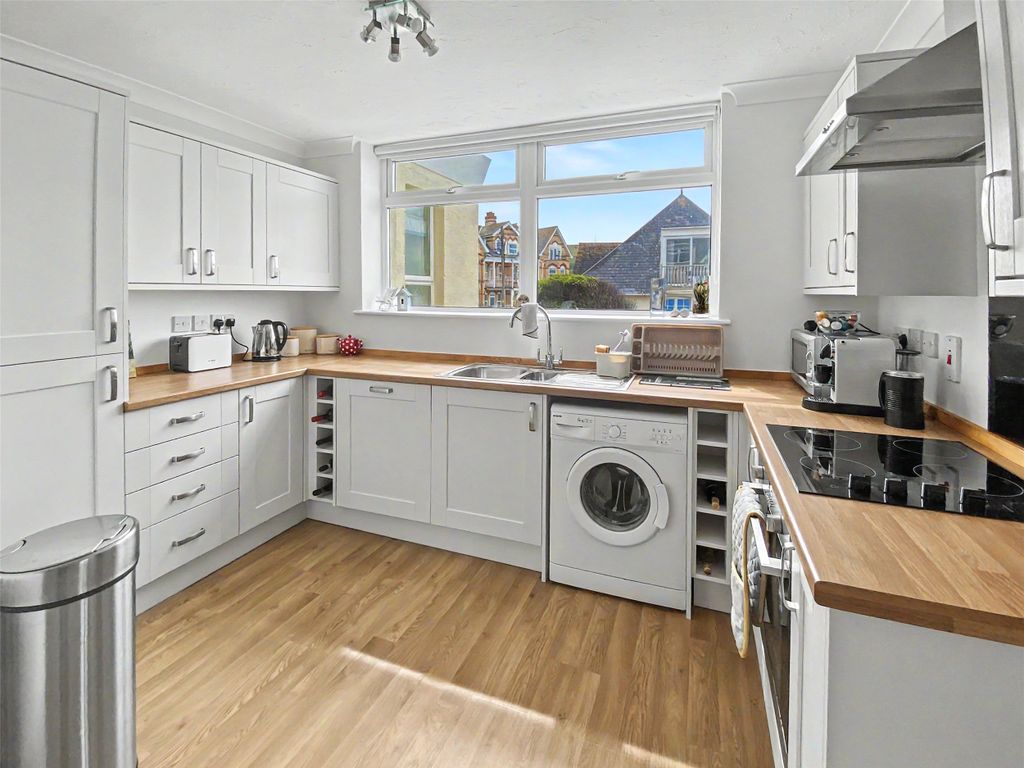 2 bed flat for saleThe Esplanade, Woolacombe, Devon EX34 photo 5