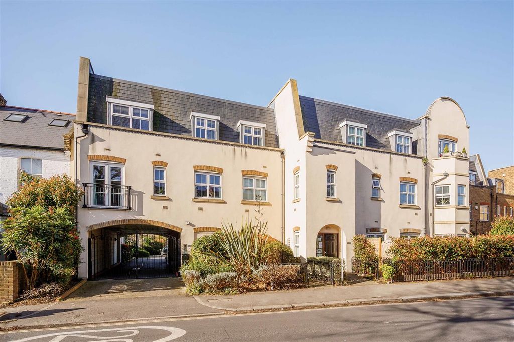 Property photo 1 of 8