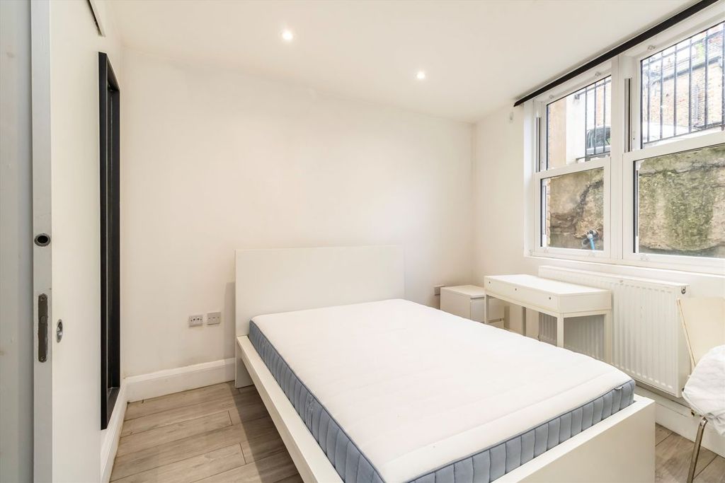 Property photo 3 of 5