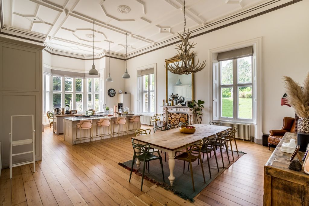 Property photo 2 of 33 Bayham Hall-45