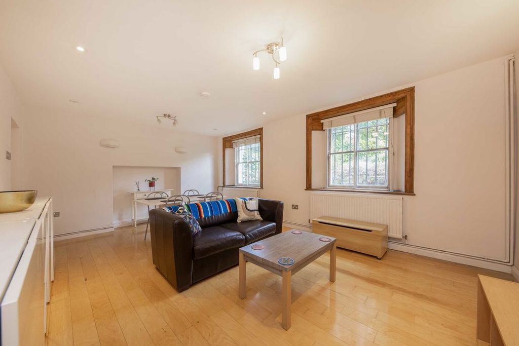 Property photo 2 of 6