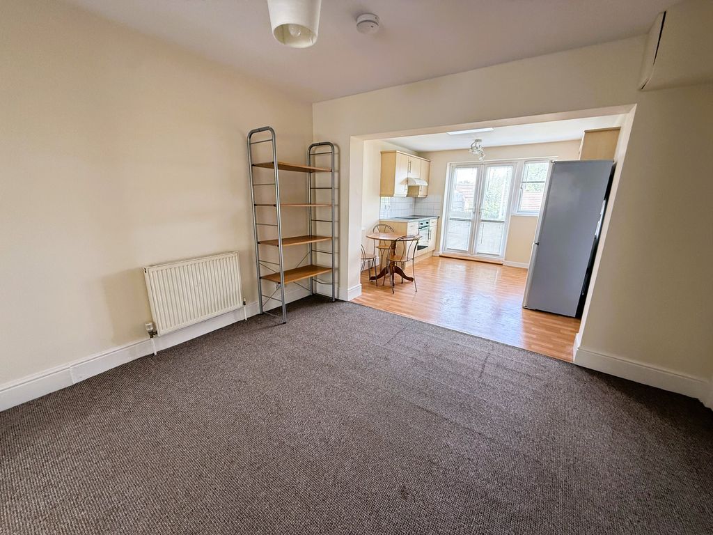 Property photo 2 of 14 Img6565