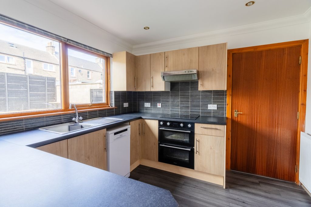 Property photo 3 of 25 Kitchen